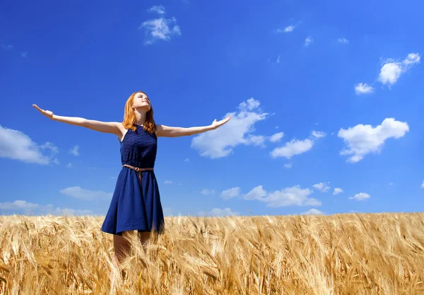 Redhead girl at wheat field in summer day. — Zdjęcie stockowe