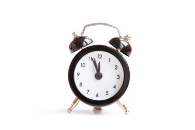 Beyaz arkaplanda alarm saati.