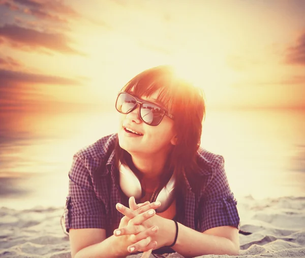 Brunette girl in sunglasses and headphones — Stock Photo, Image