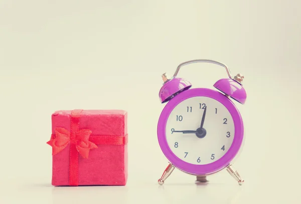 Retro alarm clock and gift — Stock Photo, Image