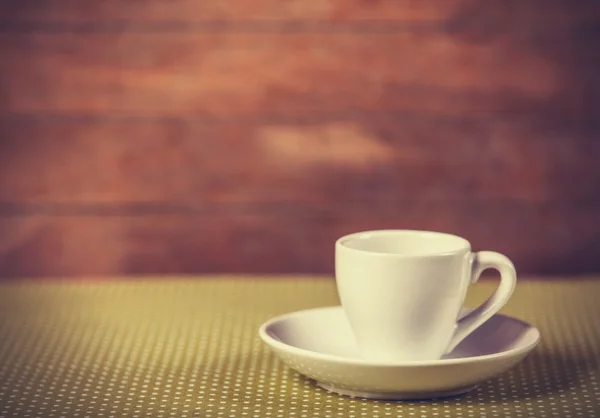 En kaffe på polka dot täcka kopp. — Stockfoto