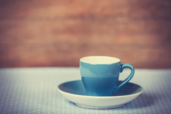 Polka dot kapağında bir kahve fincan — Stok fotoğraf