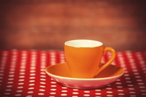 Copa de un café en la cubierta de lunares . — Foto de Stock