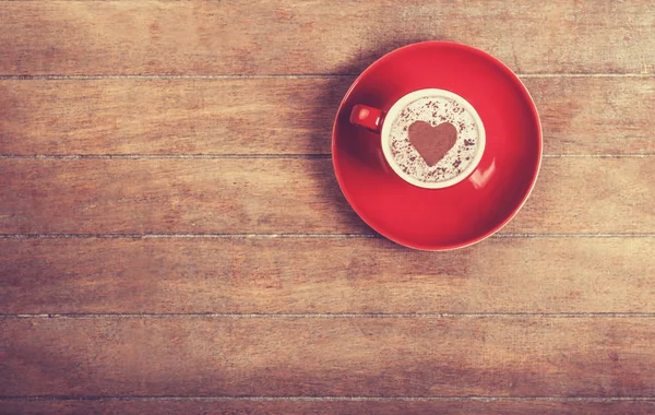 Tasse Kaffee auf einem Holztisch. — Stockfoto