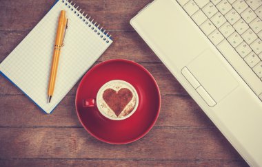 kahve kalp şekli ile