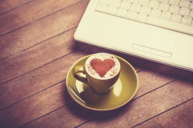 kahve kalp şekli ile