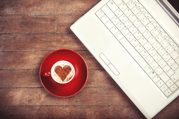 Filiżanka kawy z kształt serca — Zdjęcie stockowe