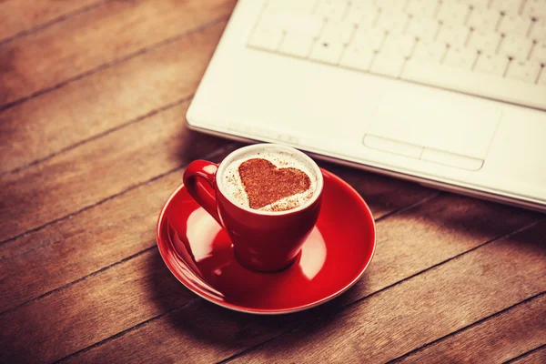 Šálek kávy s tvar srdce — Stock fotografie