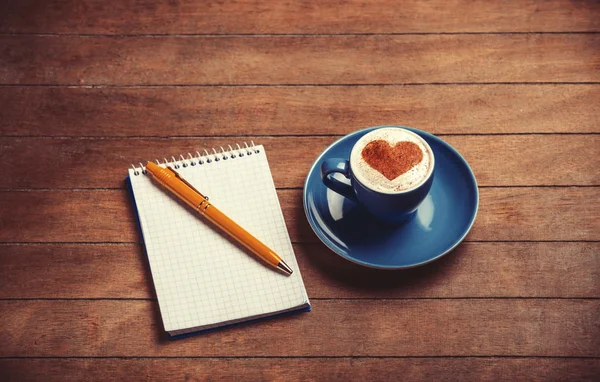 Cup of coffee with shape heart — Stock Photo, Image