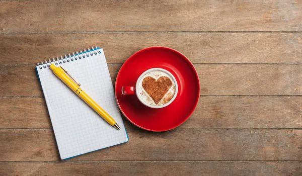 Cup of coffee with shape heart — Stock Photo, Image