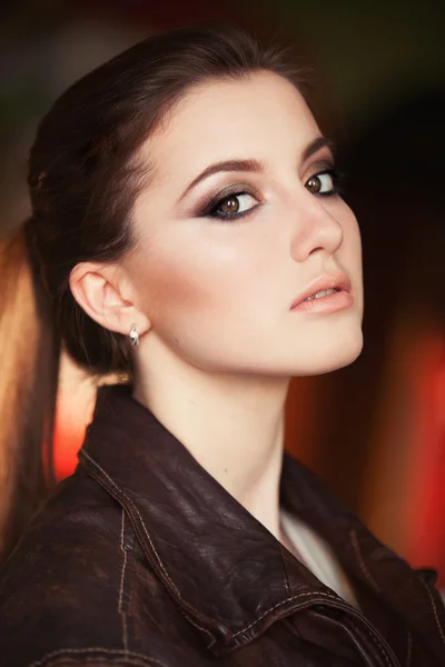 Retrato de una mujer con maquillaje —  Fotos de Stock