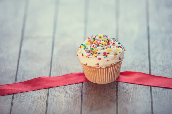 Cupcake and  on wooden table. — Stock Photo, Image