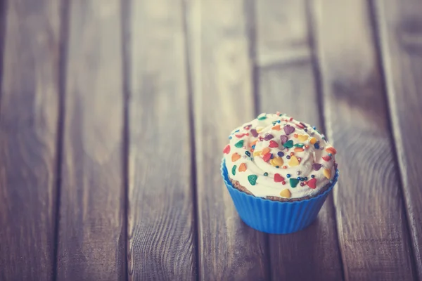 Cupcake on wooden table. — Stock Photo, Image