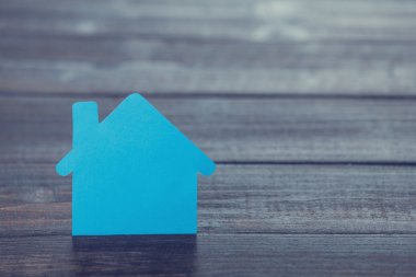 Kağıt ev ahşap tablo.