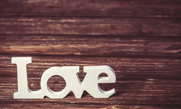 Palavra amor na mesa de madeira. — Fotografia de Stock