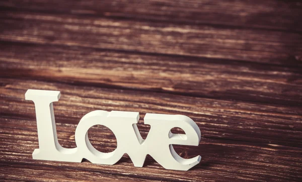 Palavra amor na mesa de madeira. — Fotografia de Stock