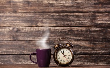 çay ya da kahve Kupası ve çalar saat