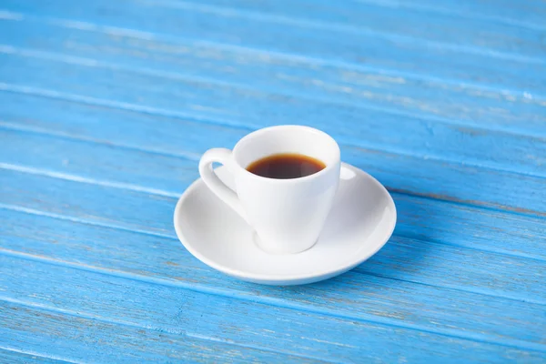 Taza de café sobre mesa de madera. —  Fotos de Stock