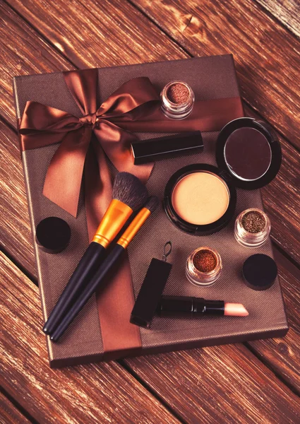 Cosmetics and gift box on wooden table. — Stock Photo, Image
