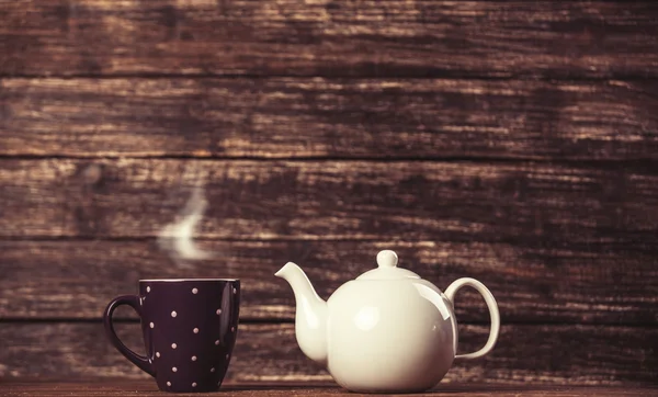 Teapot and cup of tea — Stock Photo, Image