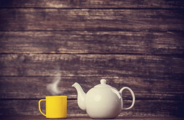 Théière et tasse de thé — Photo