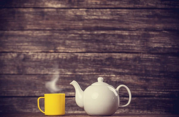 Teapot and cup of tea — Stock Photo, Image