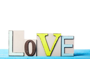 Mavi masa üzerinde kelime aşk.