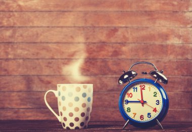 fincan kahve ve çalar saat ahşap tablo.