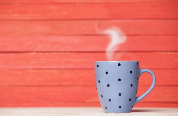 Thé ou tasse à café sur table en bois . — Photo