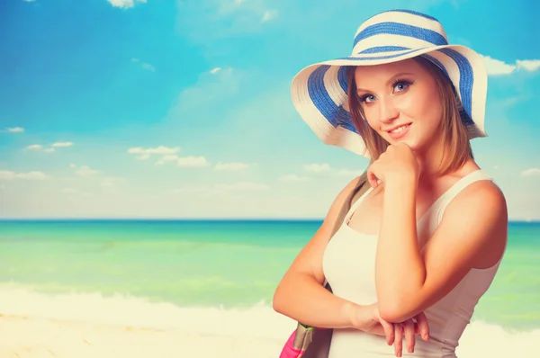 Young girl on the beach in spring time. — Stock Photo, Image
