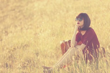 çayır bavula kadınla