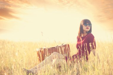 çayır bavula kadınla