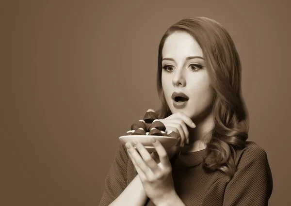 Mujeres con caramelos. Foto en color sepia estilo de imagen . — Foto de Stock