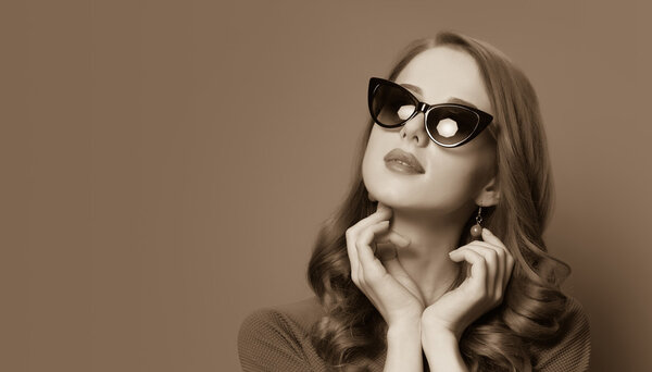 портрет красивой женщины
.