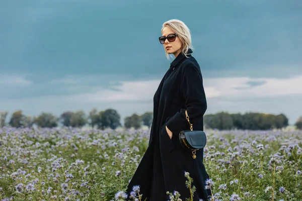 Stylish Woman Black Coat Glasses Meadow Flowers — Stock Photo, Image
