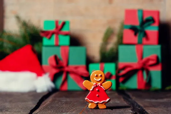 Gingerbread Homem Biscoito Brinquedo Caixas Presente Natal Fundo — Fotografia de Stock