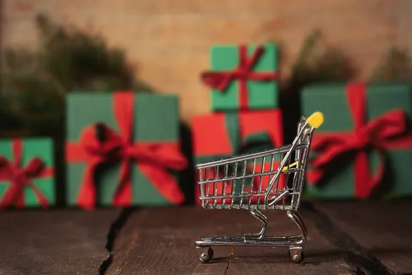 Panier Boîte Cadeau Sur Table Fond Bois — Photo