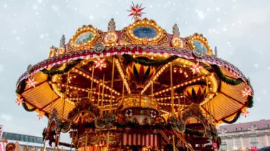 11 Kasım 2019 - Dresden, Almanya: Noel Atlıkarınca manzarası