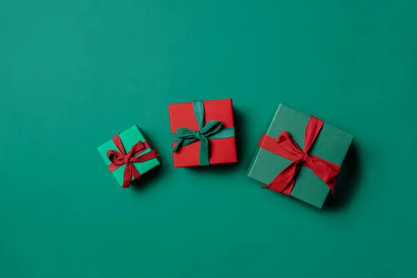 Праздничные Подарочные Коробки Зеленом Фоне Паоло Веронезе Вид Сверху — стоковое фото