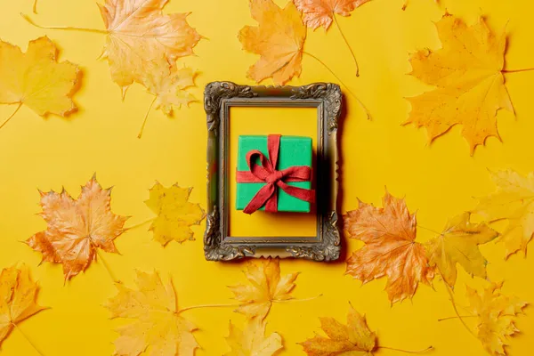 Holiday Gift Box Picture Frame Maple Leaves Yellow Background Top — Stock Photo, Image