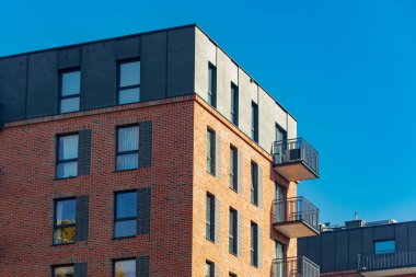 Wroclaw, Polonya 'daki modern tuğla çatı katı