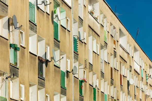 Σπίτι Στο Ύφος Ενός Τυποποιημένου Μπλοκ Ανάπτυξης Στην Πόλη Wroclaw — Φωτογραφία Αρχείου