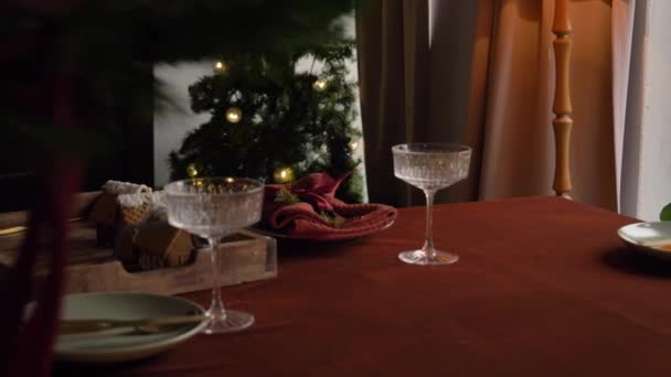 Video how woman set a table for Christmas dinner — Stock Footage Video How Woman Set Table Christmas Dinner Royalty Free Stock Footage