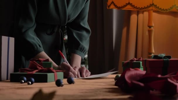 Woman preparing gifts and mail for christmas at home on the table — Stock Footage Woman Preparing Gifts Mail Christmas Home Table Stock Footage
