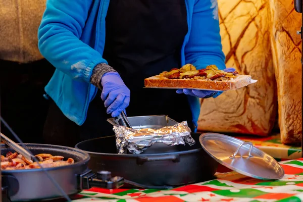 Femme Cuisinant Sandwich Traditionnel Vernis Noël Wroclaw Pologne — Photo