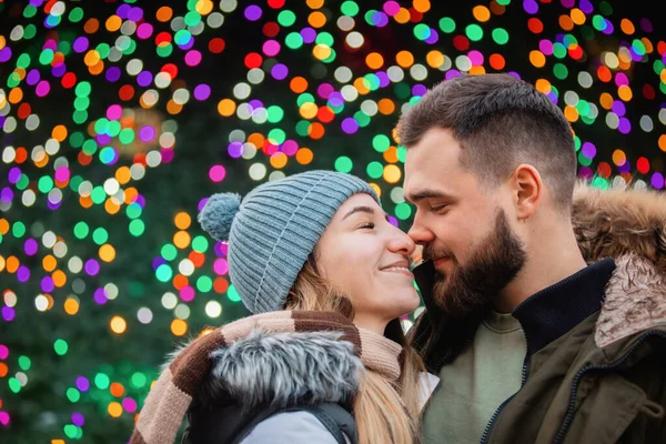 Bella Coppia Fidanzato Fidanzata Baciano Alla Fiera Natale Breslavia Polonia — Foto Stock