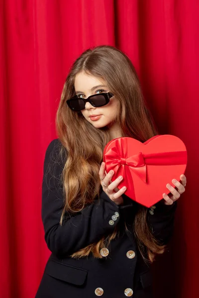 Long Hair Girl Sunglasses Black Jacket Heart Shape Gift Red — Stockfoto