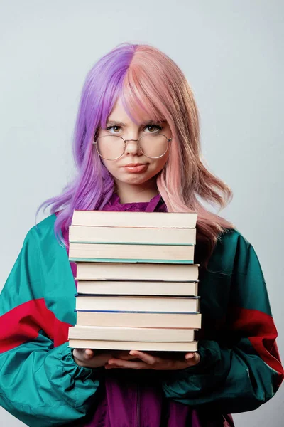 Beautiful Yandere Girl Purple Hair 80S Tracksuit Holds Book Gray — Fotografia de Stock