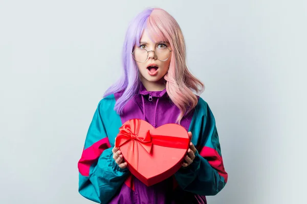 Beautiful Yandere Girl Purple Hair 80S Tracksuit Hold Heart Shape — Fotografia de Stock