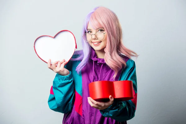 Beautiful Yandere Girl Purple Hair 80S Tracksuit Hold Heart Shape —  Fotos de Stock
